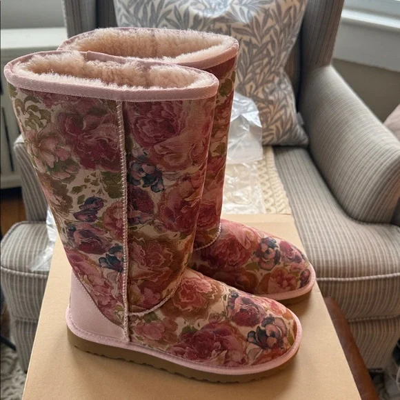 ***RARE••••UGG Pink Floral Tall Boots ,Like new Sz 7 - Picture 7 of 7